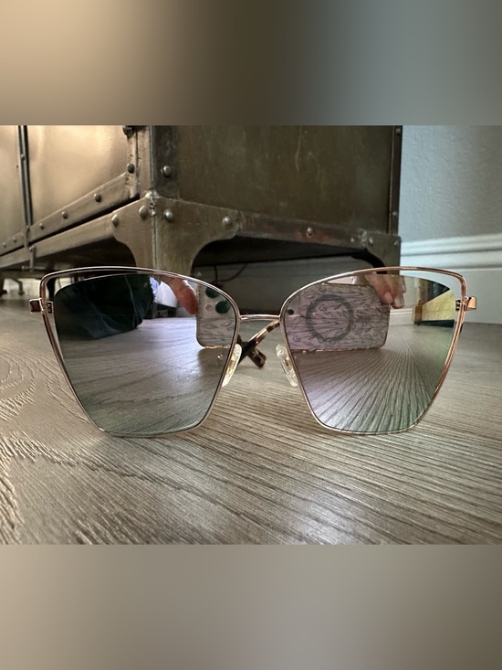 Diff Eyewear Gold Frame Sunglasses with Iridescent Mirrored Lenses main image 12
